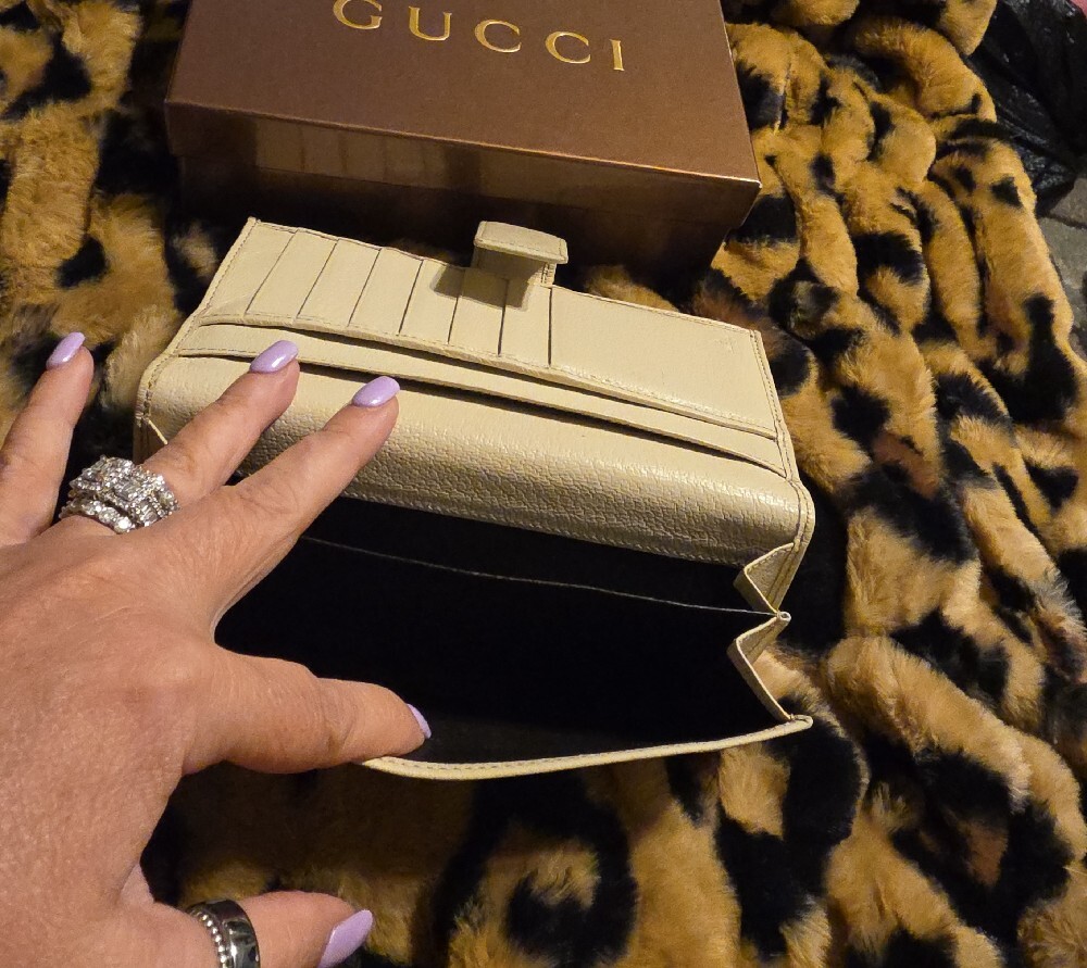 Gucci Beige GG Monogram Continental Wallet with Gold Accent - Picture 6 of 14